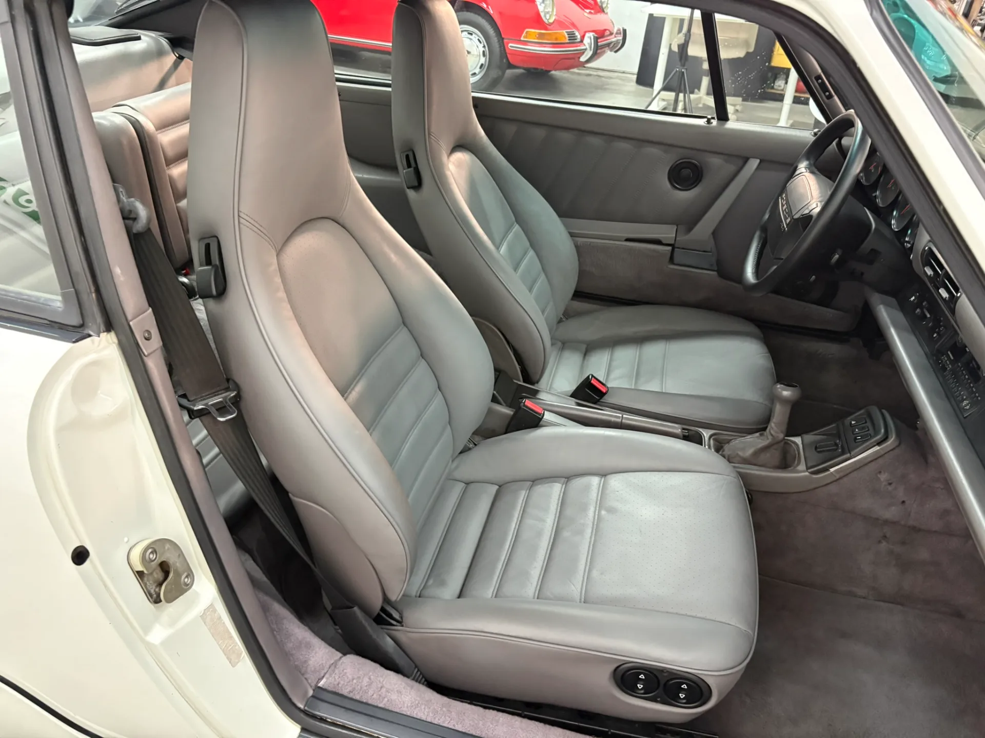 1991 Porsche 911 Carrera 2 - Image 51