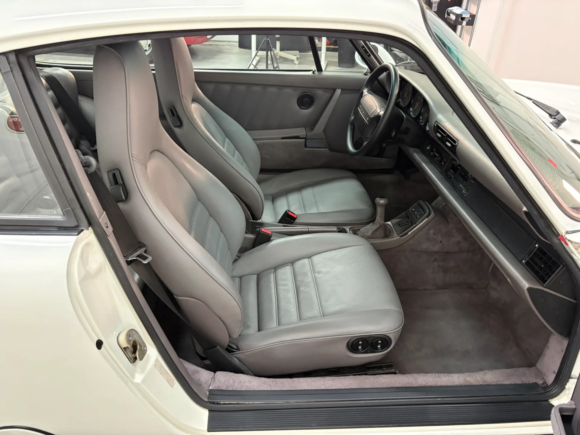 1991 Porsche 911 Carrera 2 - Image 50